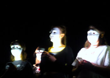 „Face to face” oznacza „twarzą w twarz” [VIDEO]