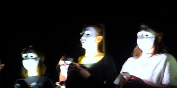 „Face to face” oznacza „twarzą w twarz” [VIDEO]