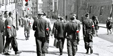 Hej zbudziły się po kryptach króle