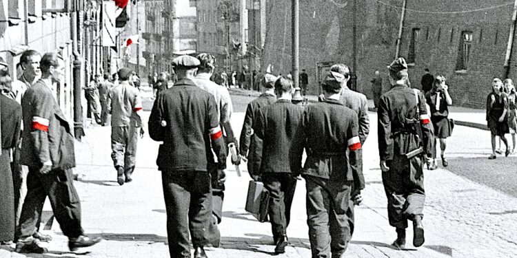 Hej zbudziły się po kryptach króle