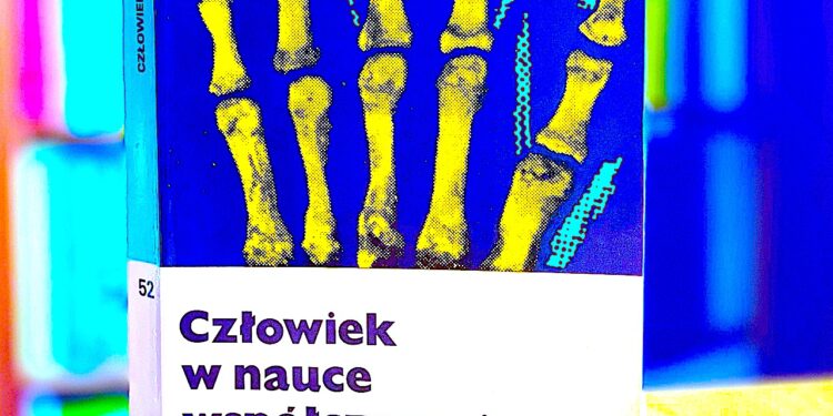 Człowiek uzyskuje pozornie