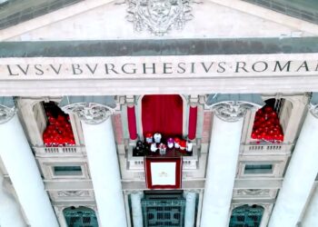 Tu es Petrus – rok temu wybrany został ojciec Robert Prevost – przyjął imię Leon XIV